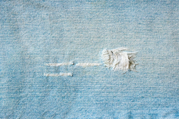 牛仔布蓝色牛仔裤撕裂时尚设计纹理近的背景俯视图图片下载