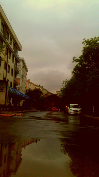 雨中的城市图片下载