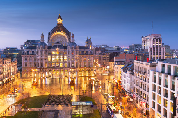 安特卫普，比利时中央火车站的城市景观图片下载