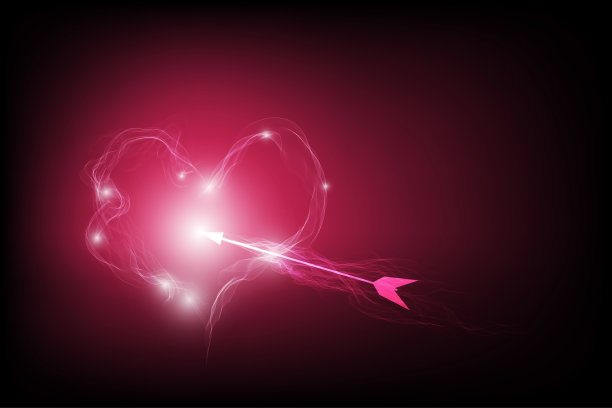抽象的心型烟雾和箭矢在黑暗中闪耀着粉红色图片下载