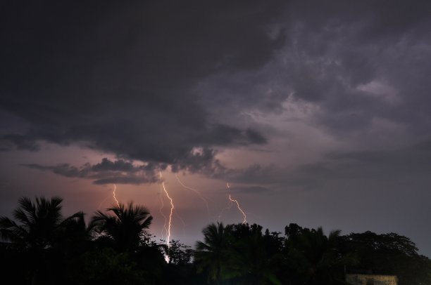 雷雨图片下载