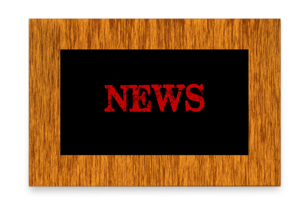 新闻题词以红字木框架黑色背景媒体概念图片下载