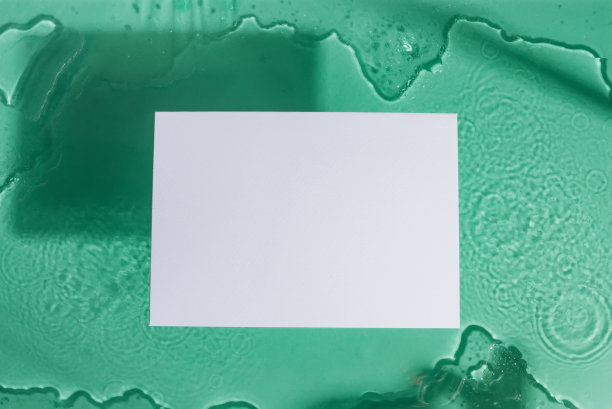 模型纸或名片与阴影。图片下载