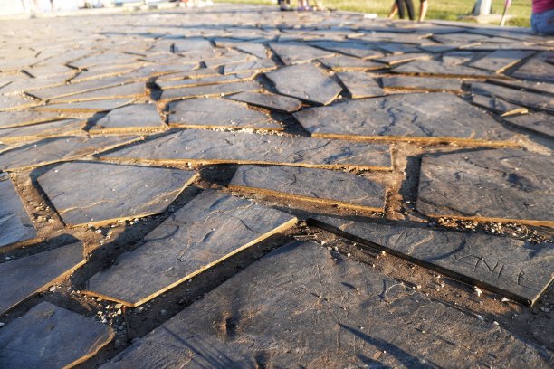 自然步道的石板图片下载