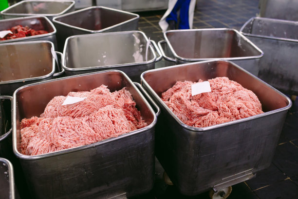 肉块。肉类和香肠工厂。图片下载