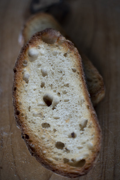 工匠制作的面包片图片下载