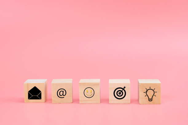 现代图标上的木块与复制空间图片下载