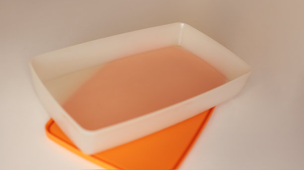 白色背景上的空厨房用具图片下载