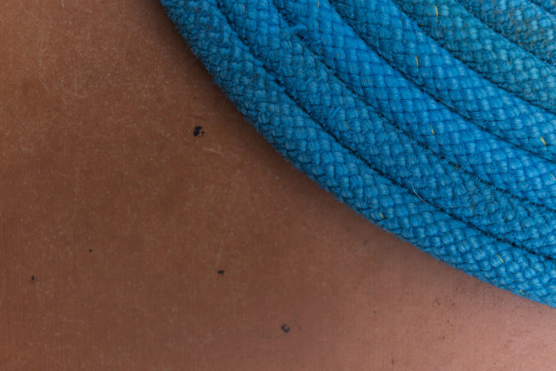 蓝色绳子的特写图片下载