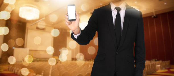 触摸屏在手商人研讨室-连接概念。图片下载