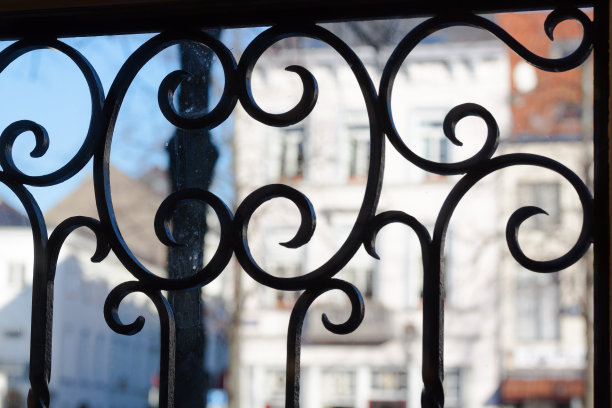 透过华丽的格子窗在布鲁塞尔观看图片下载