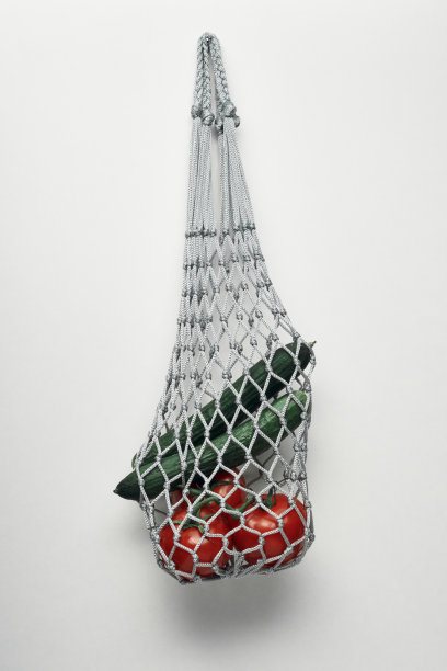 产品在一个网袋。健康食品和可重复使用的环保袋。环境保护。图片下载