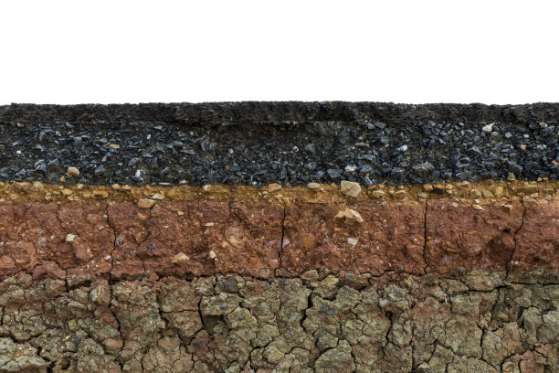 在白色背景上铺有土石的沥青路面图片下载