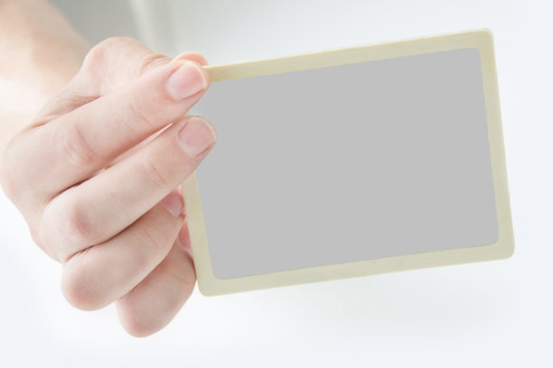 男性手和标签图片下载