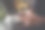 近距离拍摄的手使用智能手机打字信息搜索与笔记本电脑在辉光散焦背景。图片下载