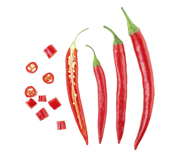 顶视图红辣椒片上的白色背景图片下载