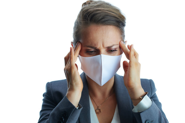 压力很大的年轻女商人穿着灰色西装和白色图片下载