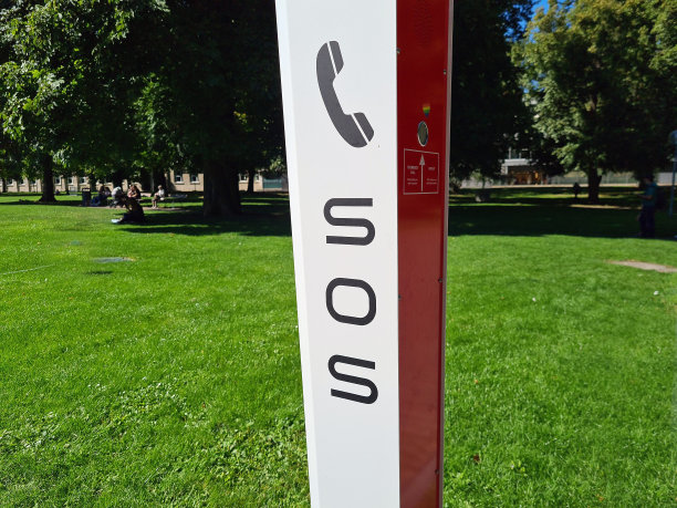 SOS柱在schlosspark图片下载