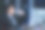 年轻的亚洲帅商人晚上在办公室辛苦工作后喝水，商人工作后放松，商业成功理念图片下载