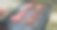 汉堡是在户外制作的。汉堡节日菜单。男人的手抹酱炸汉堡为汉堡图片下载