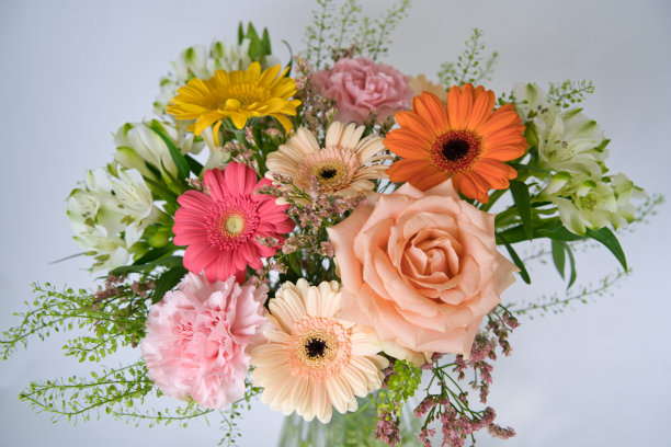 色彩艳丽的花束图片下载