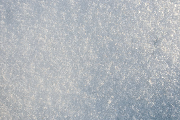 地面上的雪背景散焦图片下载