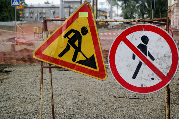 标示道路工程及禁止通行的路牌、修路图片下载