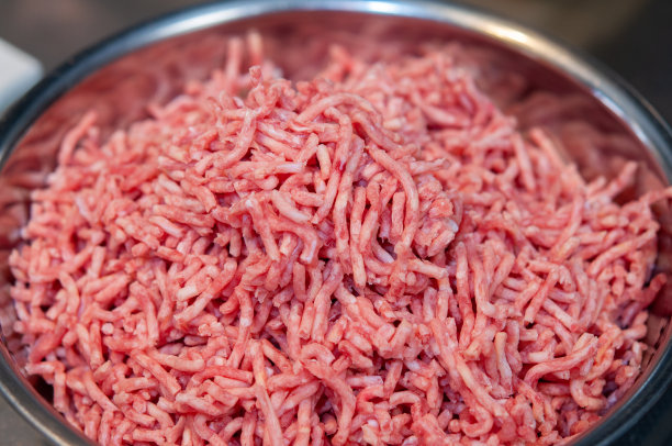 近距离的图像，一堆碎肉在一个碗。图片下载