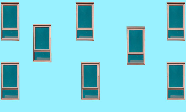 复古经典的窗户被隔离在蓝色的墙上。最小的形象。副本的空间。图片下载