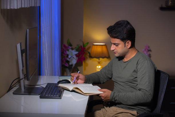 深夜学习-库存照片图片下载