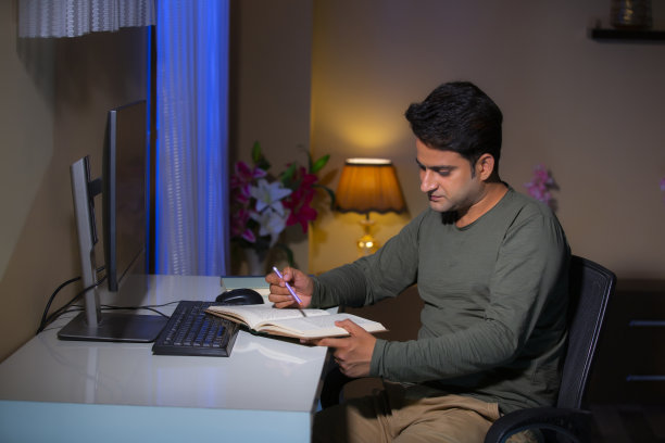 深夜学习-库存照片图片下载