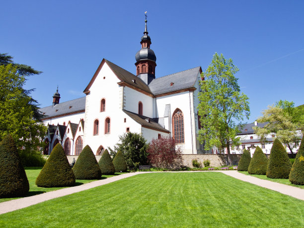 克劳斯特·埃伯巴赫在一个美丽的春日图片下载