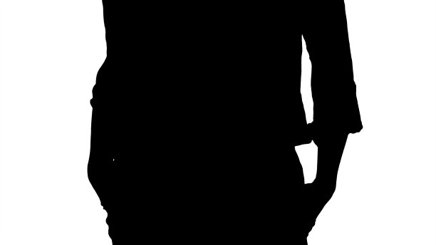 剪影放松的商务女性，走路时双手插在口袋里图片下载