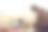 爷爷和孙女一起在沙滩上玩沙子。图片下载