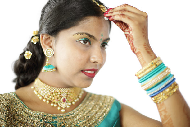 穿着传统服装的印度新娘图片下载