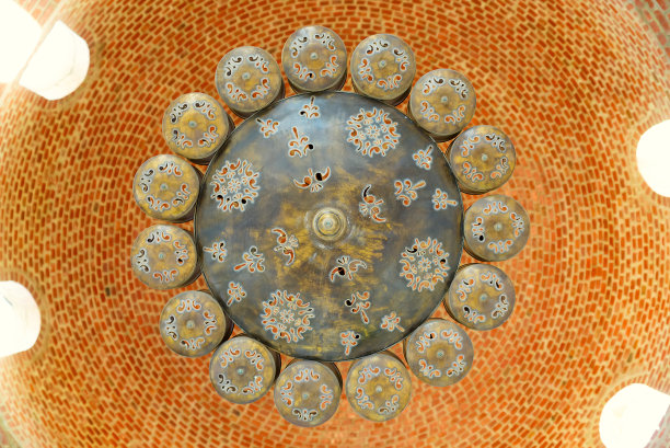 阿拉伯风格的复古天花板吊灯。图片下载