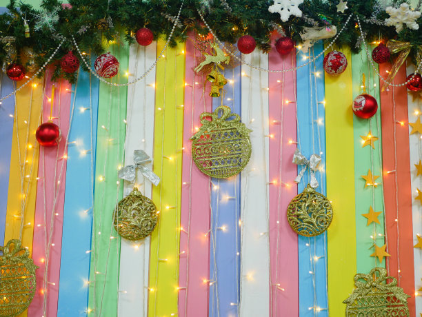 五彩圣诞条纹背景。新年组成图片下载