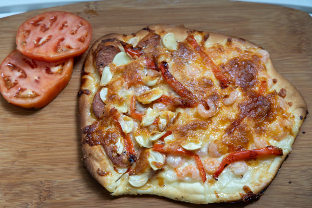 自制的番茄披萨图片下载