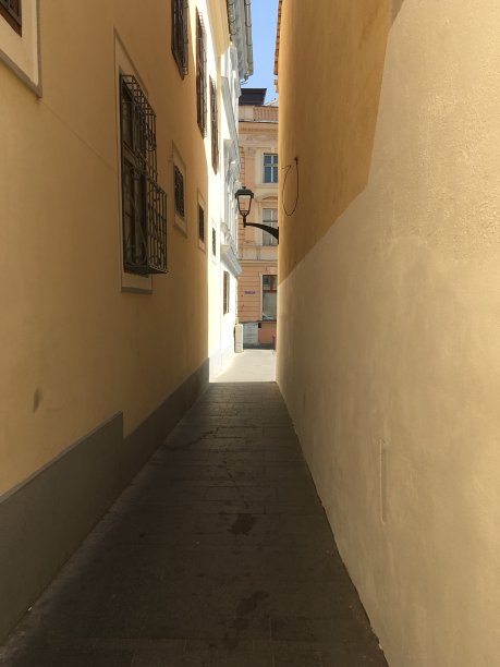 斯比乌的狭窄街道。罗马尼亚图片下载