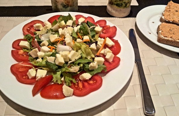 西红柿和奶酪沙拉图片下载