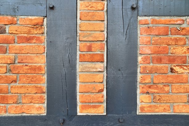 美丽的纹理，古老的半木砖墙发现在德国。图片下载