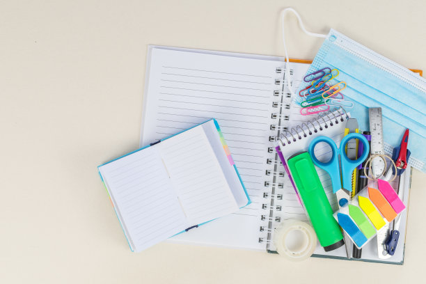 装满学习用品的购物车图片下载