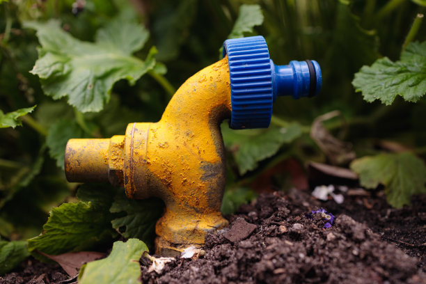 黄色的水龙头图片下载