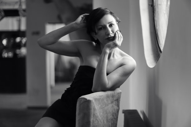 一个女人的肖像图片下载