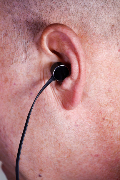 人耳朵里的耳荚图片下载