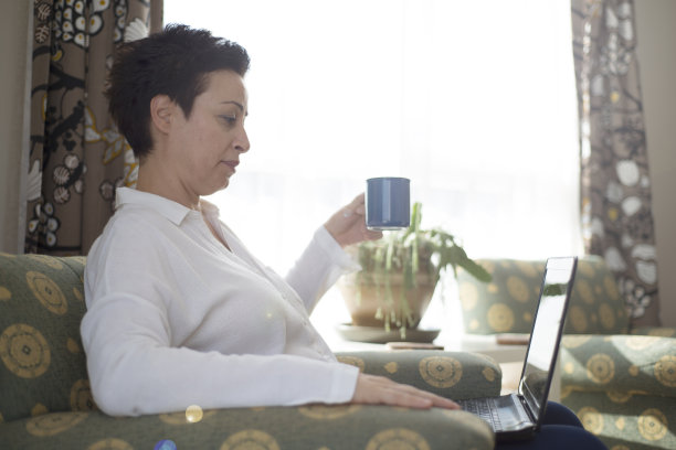 新冠肺炎大流行期间的视频聊天图片下载