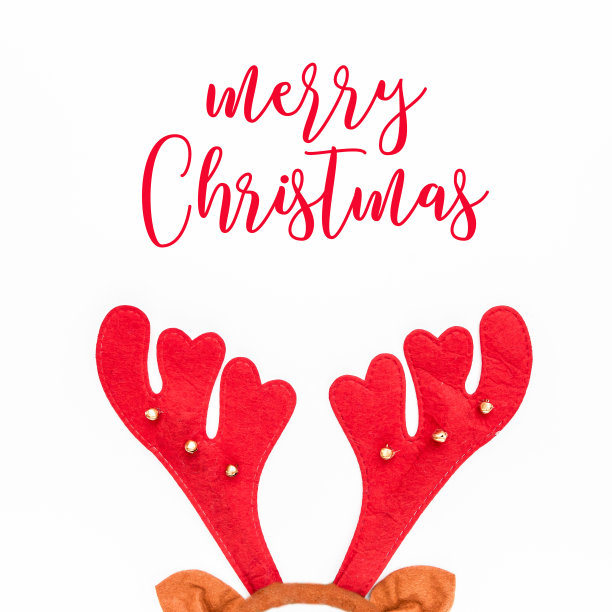 圣诞鹿的帽子。平躺，俯视图圣诞概念图片下载