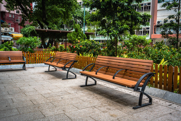 公园里空荡荡的长椅图片下载