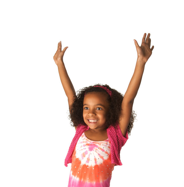 小女孩兴奋地用手指着上面图片下载