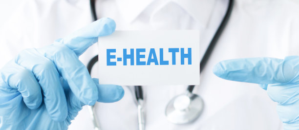 持有电子健康医疗概念卡的医生图片下载